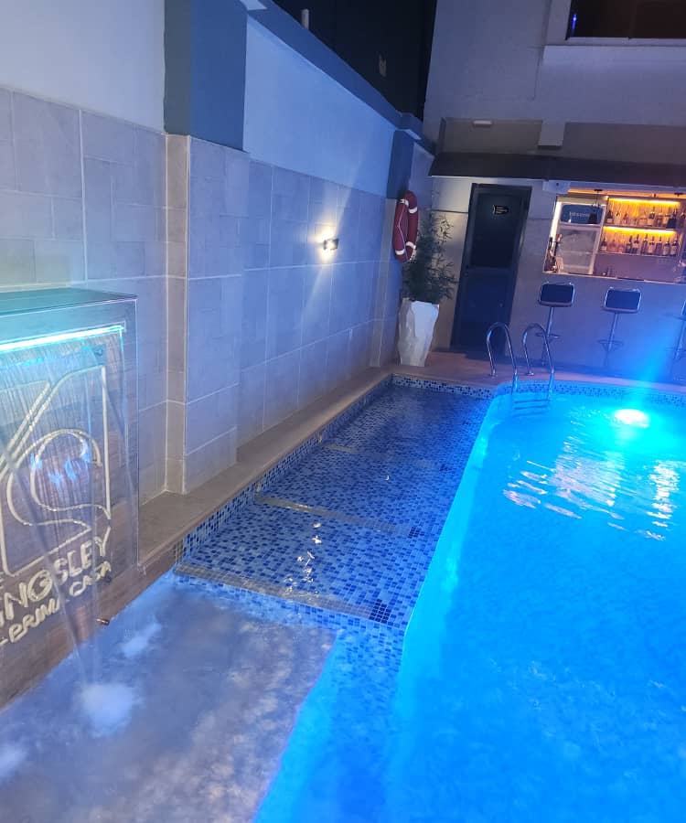 THE KINGSLEY - La Prima Casa pool view